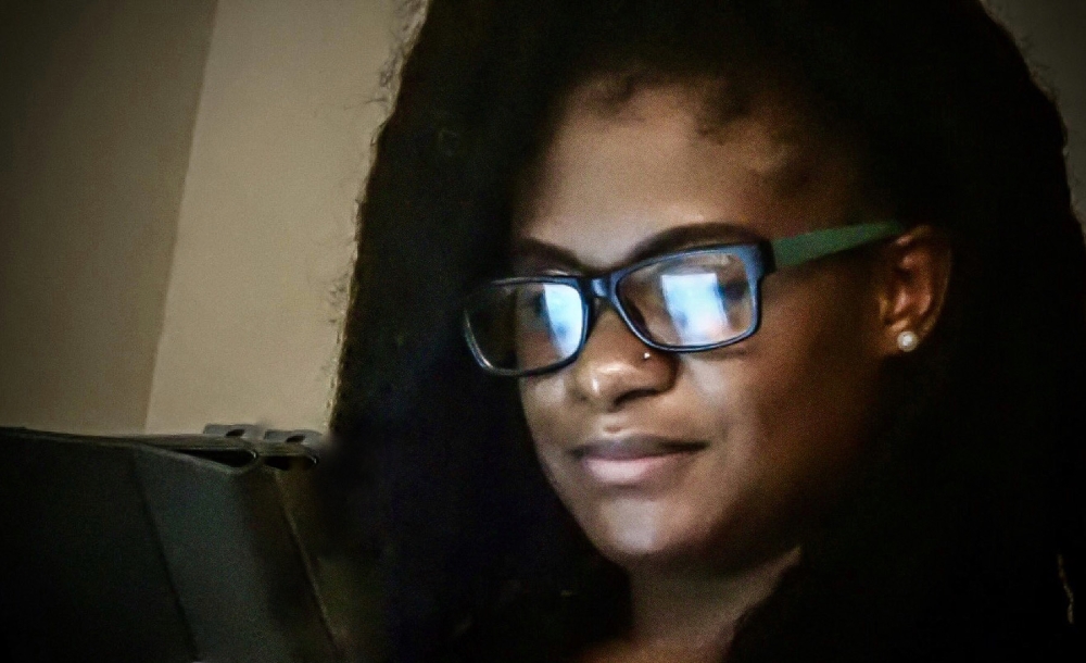 woman's portrait wearing glasses