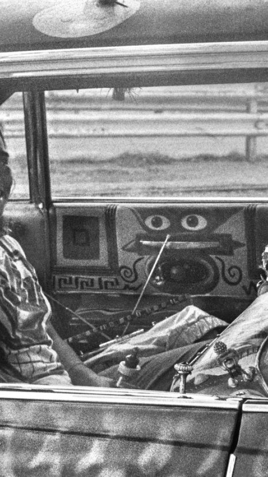 scharf and wife, haring and warhol in car