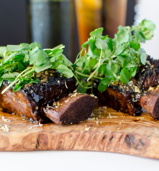 short ribs with pea shoots 