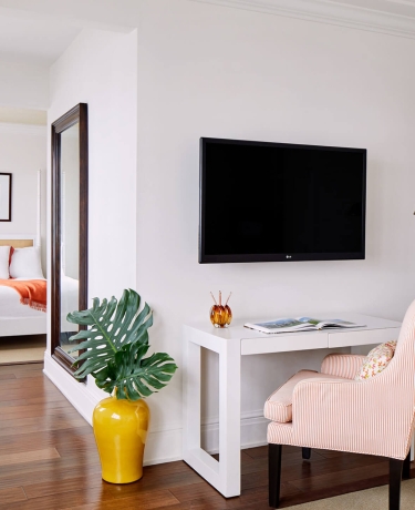 Classic double suite living space